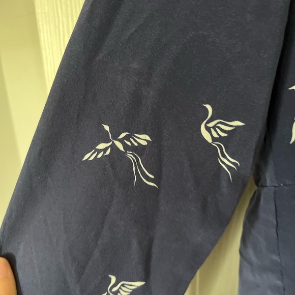 Wilfred By Aritzia 100 % Silk Dove Print Long sleeve Mini Navy Blue Dress - Picture 4 of 8